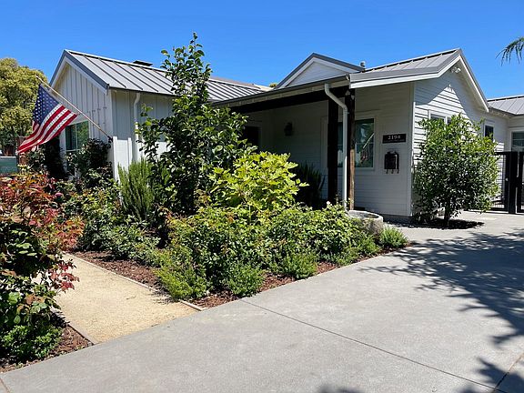 3rd image of 2194 Coastland Ave