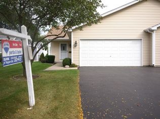 47 Silver Trl, North Aurora, IL 60542