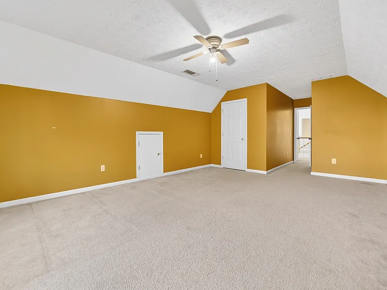 969 Bexhill Dr — Photo 32