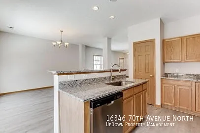 Fall/ Winter Special! ) - $200 Off For 6 Months Or 1/2 Off 1st Month With An Oct Move In Date! Sp... — Photo 3