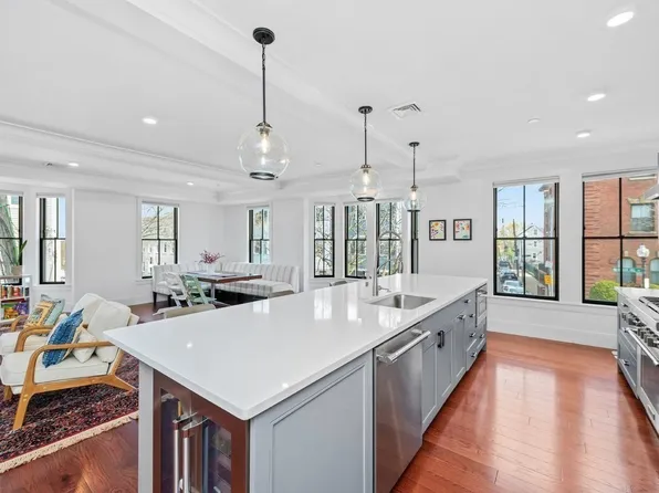 324 Bunker Hill St #201, Charlestown, MA 02129