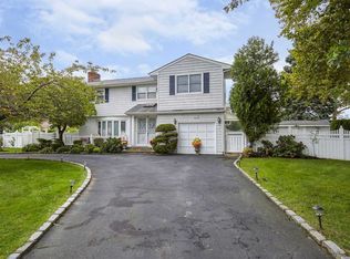 271 Hilda St, East Meadow, NY