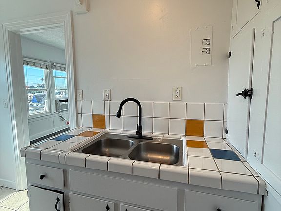 3rd image of 1326 Virgil Pl #14