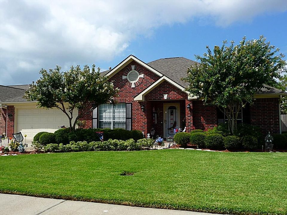 1st image of 102 Summer Winds Dr