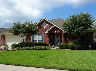 102 Summer Winds Dr, La Porte, TX 77571