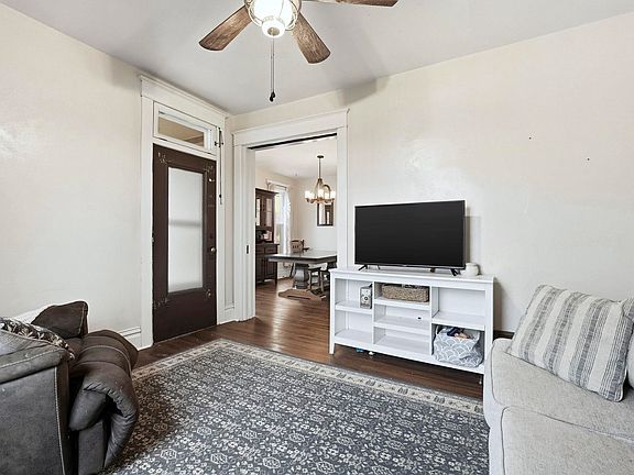 3rd image of 1901 Emma Ave