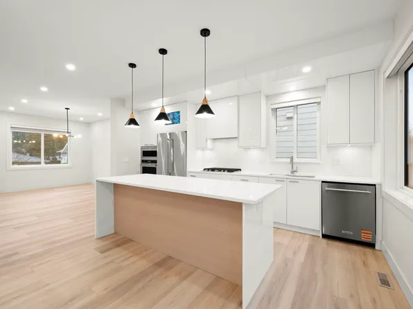 3881 Hurst St #3, Burnaby, BC V5J 1M4