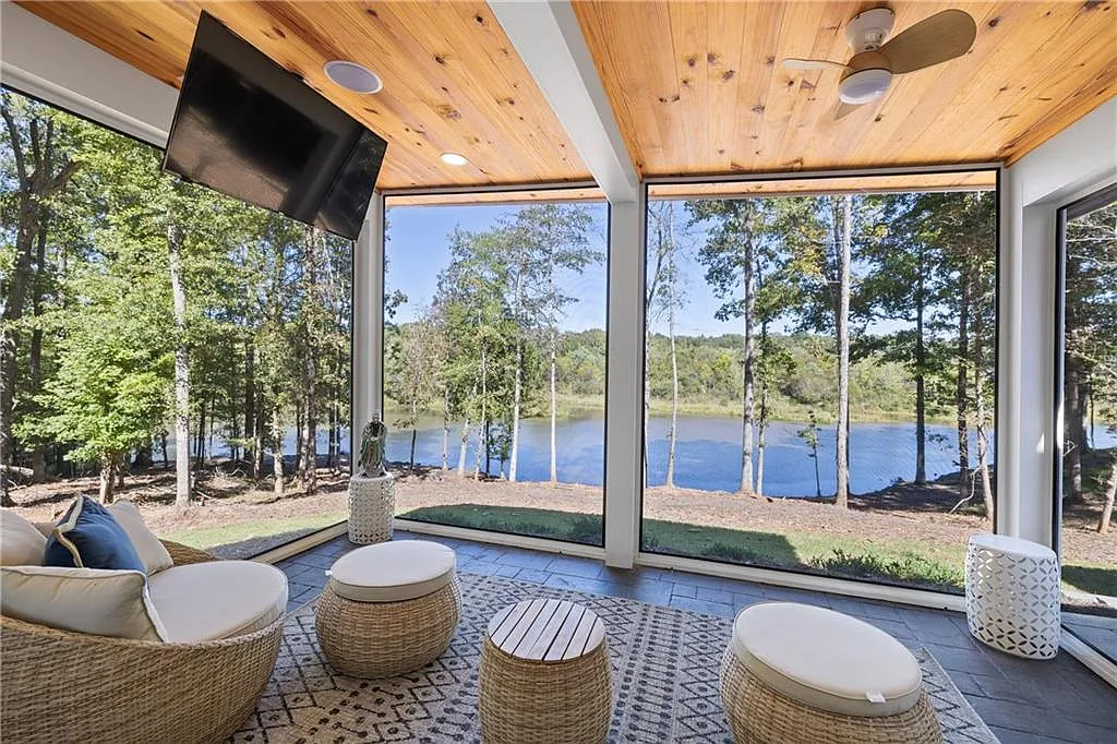 4 bed, 3.0 bath, 2016 sqft, $6,500 — Photo 3