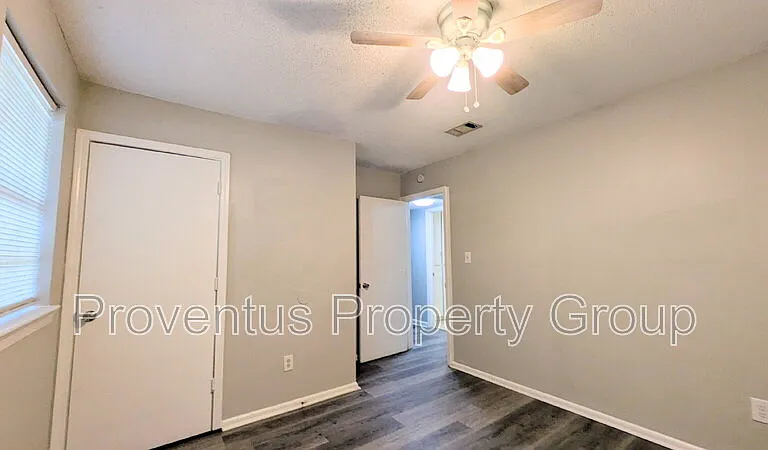 4527 Versailles Dr — Photo 22