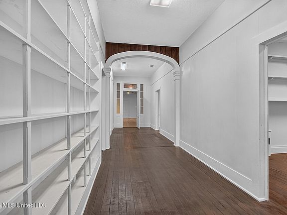 2nd image of 3618 Bellview Ave