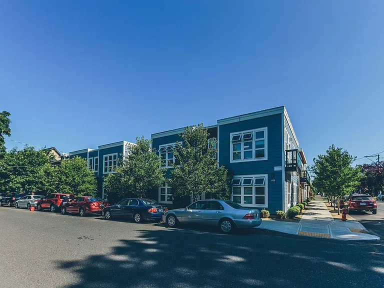 1100 & 1120 SE Sherman St — Photo 13