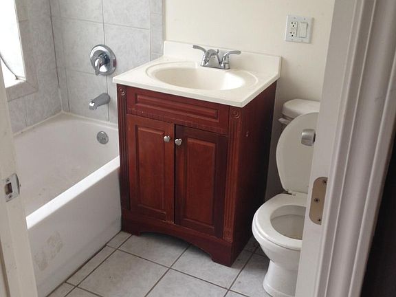 4th image of 964 E 62nd St #1