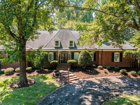 1690 2nd St NW, Hickory, NC 28601