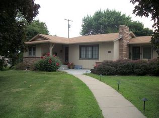 300 Minnetare Ln, Hiawatha, KS 66434