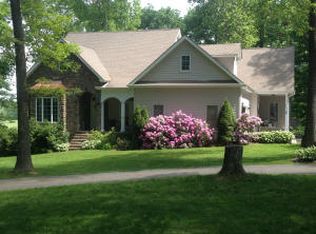 262 Twin Oaks Dr, Maxwelton, WV 24957