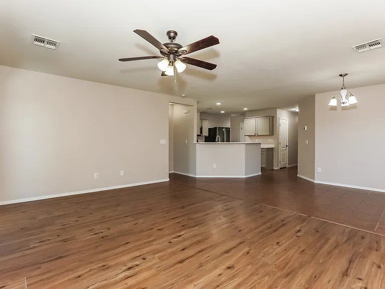37870 N Beverly Ave — Photo 3