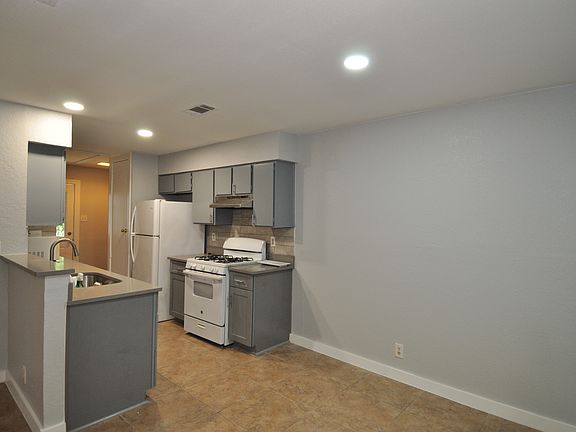 4th image of 12520 Esplanade St #A