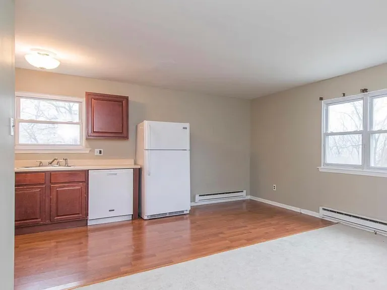 276 Colwyn Ter #1 — Photo 4