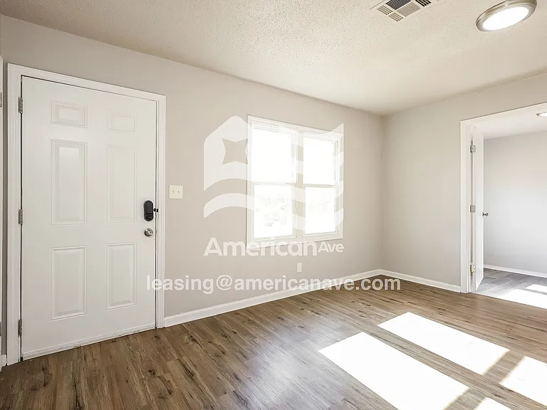 1184107_003_living_room_3.jpg