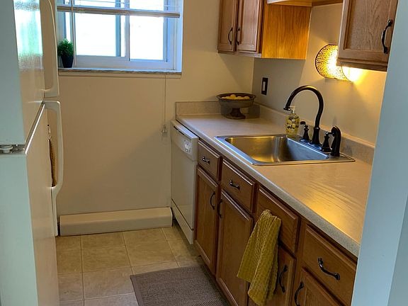 5th image of 525 Fairbrook St