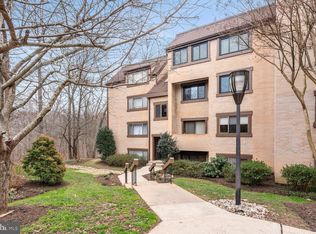 1667 Parkcrest Cir APT 301, Reston, VA 20190