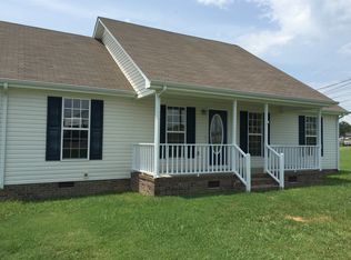 32 Hunters Ridge Dr, Fayetteville, TN 37334