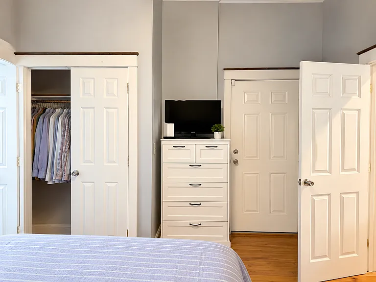 410 E 3rd St #1 — Photo 7