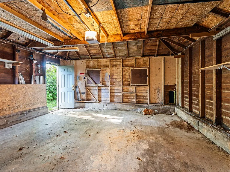 181 W Norman Ave — Photo 32