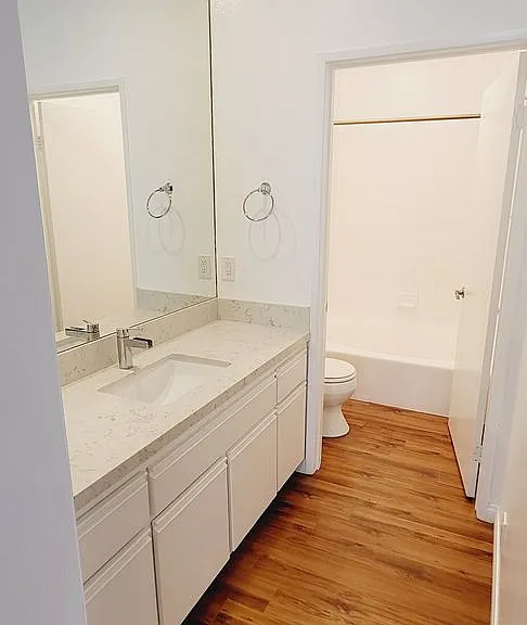 1031 N Crescent Heights Blvd — Photo 12