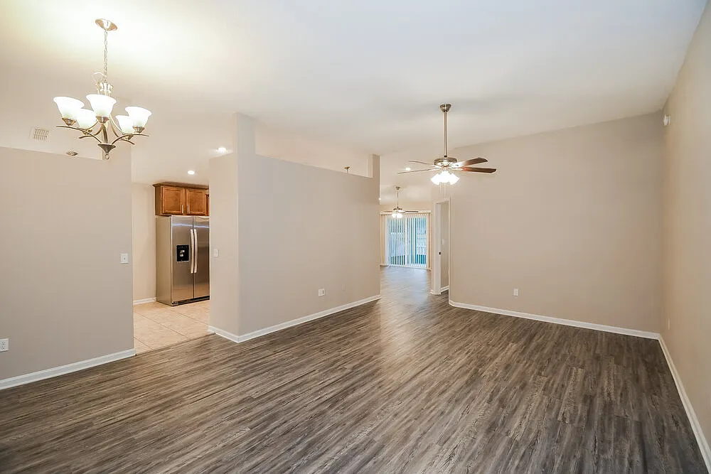 4 bed, 2.0 bath, 1709 sqft, $2,030 — Photo 3