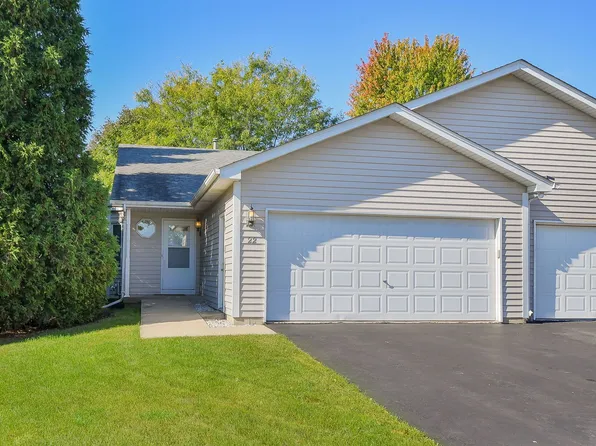 22 Silver Trl, North Aurora, IL 60542