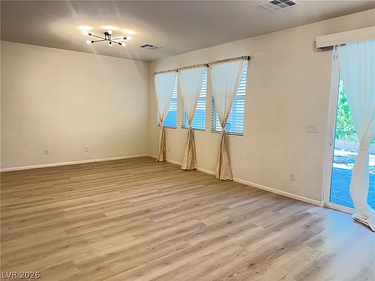 5573 Anshan St — Photo 10