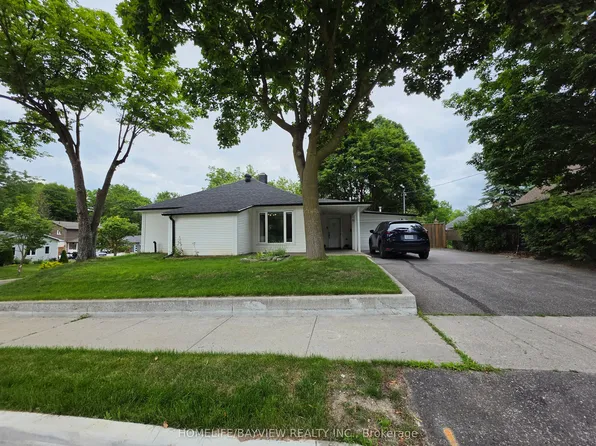 81 Denne Blvd, Newmarket, ON L3Y 4H5