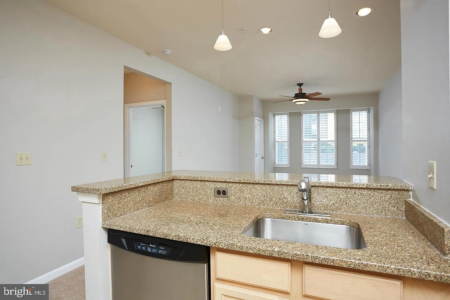 1 bed, 720 sqft, $2,050 — Photo 2