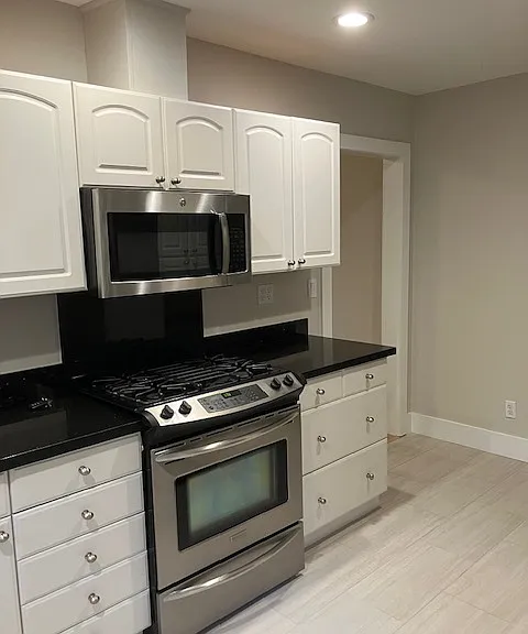 1070 Pine St — Photo 16