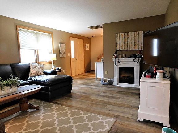 3rd image of 306 Willow Bnd