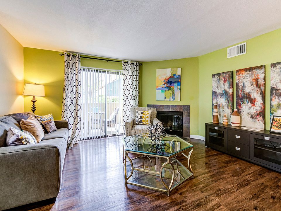 Model Living Room 1