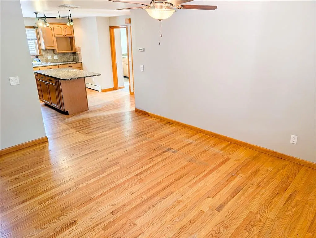 2 bed, 713 sqft, $2,100 — Photo 2