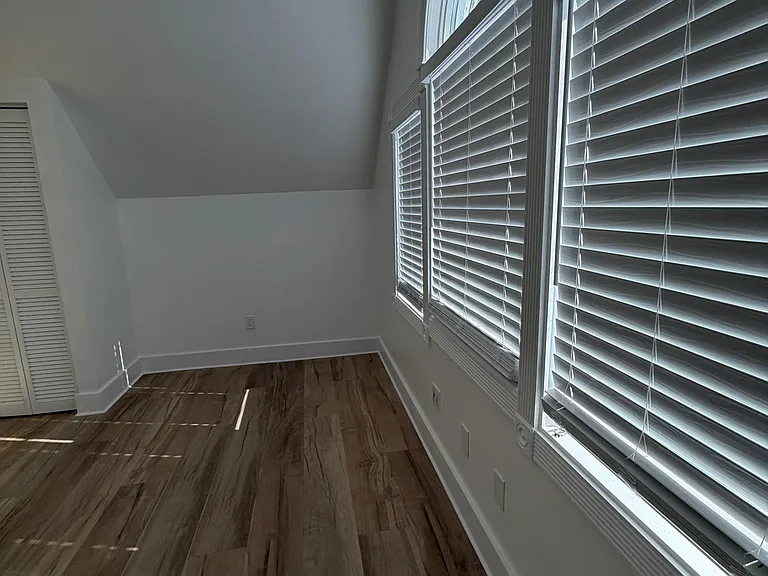 408 Front St — Photo 9