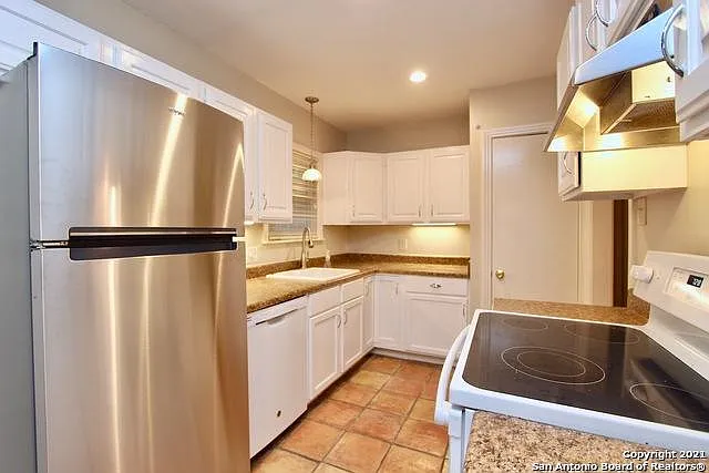 209 Lyman Dr — Photo 12