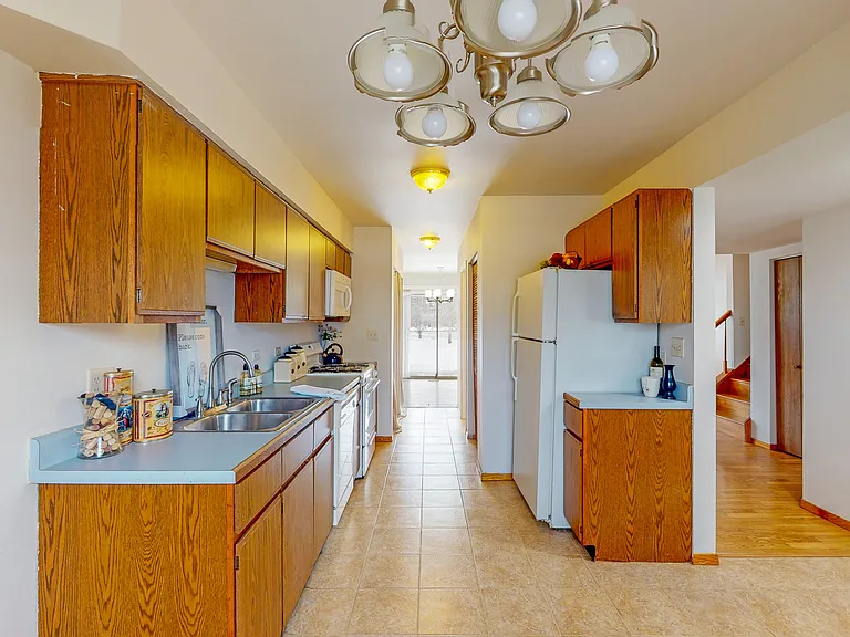 468 Minnesota Cir — Photo 15