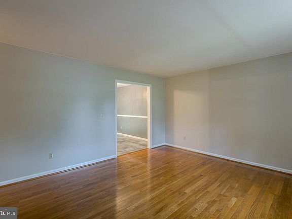 4th image of 1622 Clover Dr