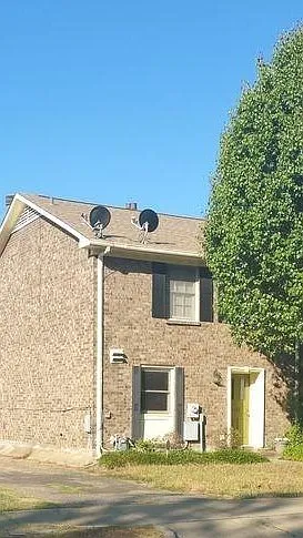 2140 Rexford Rd Photo 1