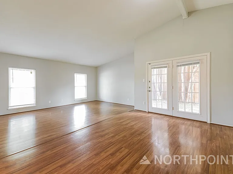 3464 Livingston Ln — Photo 4