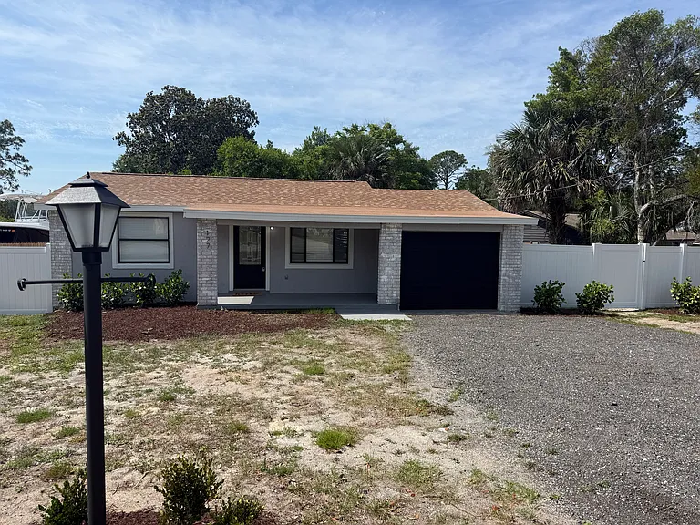 127 Debary Dr — Photo 2