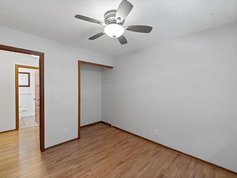 4237 Ottawa Ave S — Photo 14