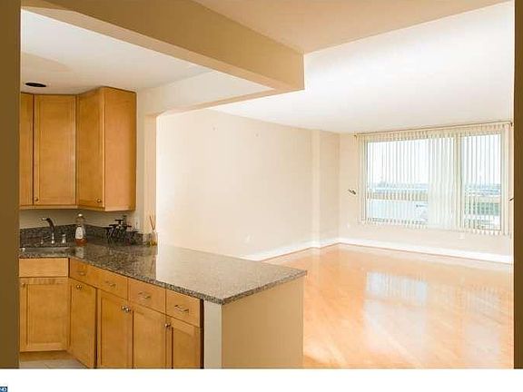 4th image of 717 S Columbus Blvd Unit 1613