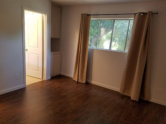 3rd image of 5809 Reseda Blvd APT 115
