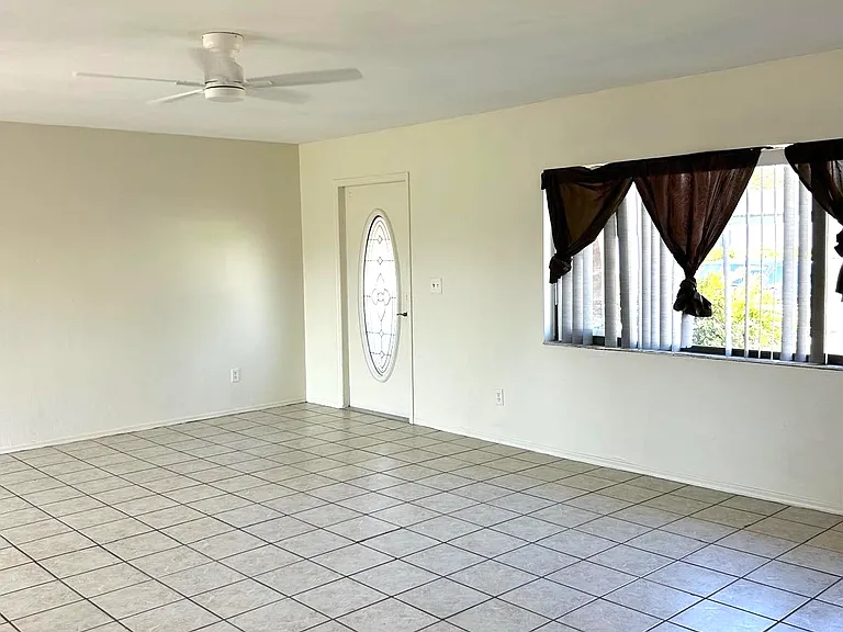 1421 SE 4th Pl — Photo 26