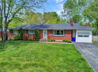 908 Roselawn Way, Bowling Green, KY 42104